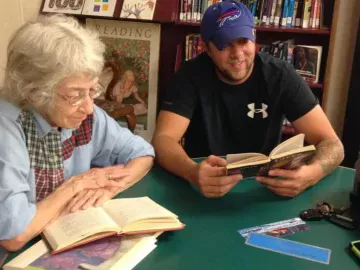 Волонтерська програма читання для літніх людей