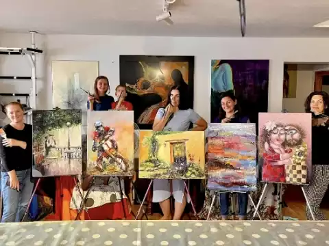 Тисяча картин жінок справжніх Героїв