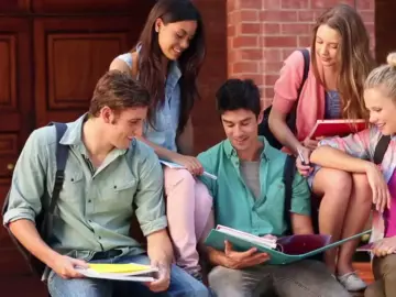 Як молоді забезпечити свою освіту стипендіями та грантами