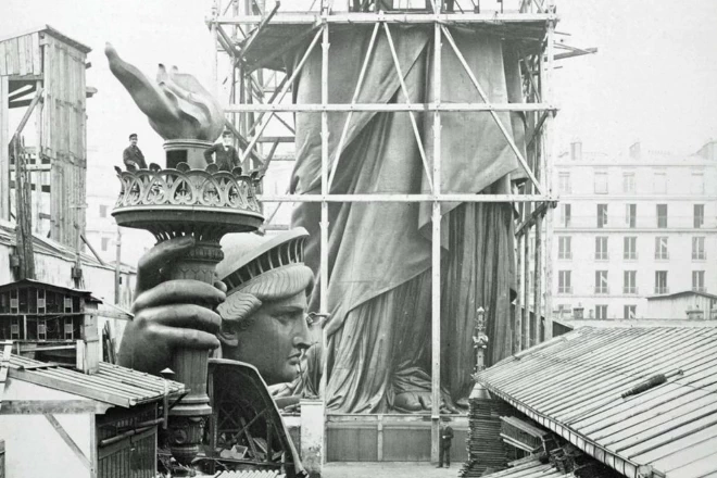 Статуя Свободи (США, 1885) – як газетна кампанія зібрала кошти на постамент легендарного монумента