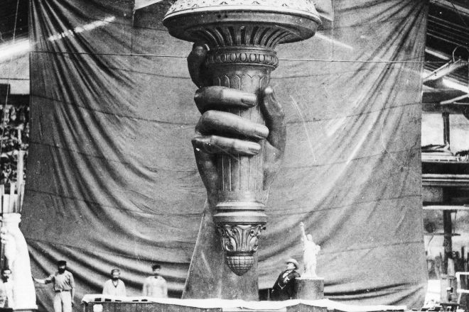 Статуя Свободи (США, 1885) – як газетна кампанія зібрала кошти на постамент легендарного монумента