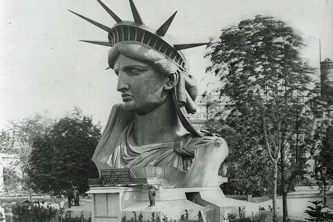 Статуя Свободи (США, 1885) – як газетна кампанія зібрала кошти на постамент легендарного монумента