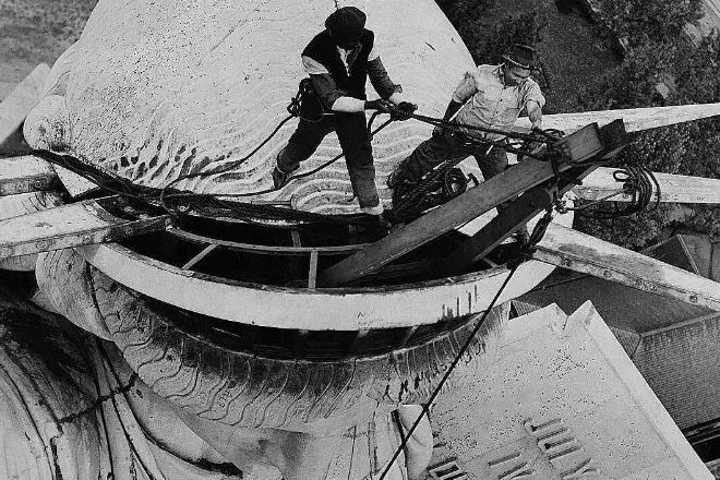 Статуя Свободи (США, 1885) – як газетна кампанія зібрала кошти на постамент легендарного монумента