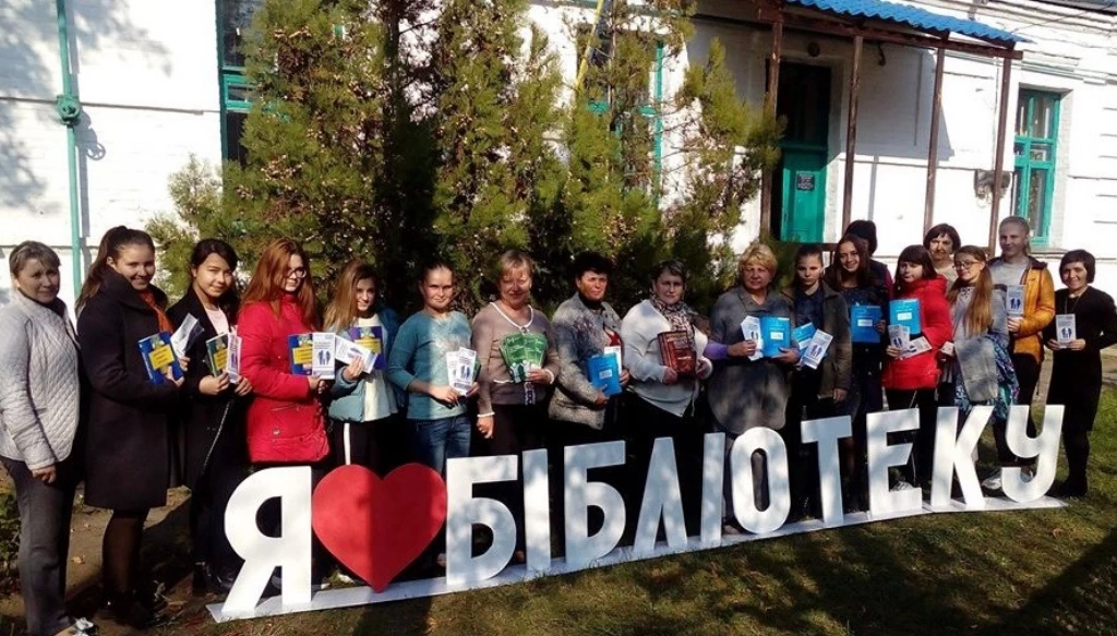 Мобільна бібліотека «Бібліобус» – мікроавтобус із полицями для книг