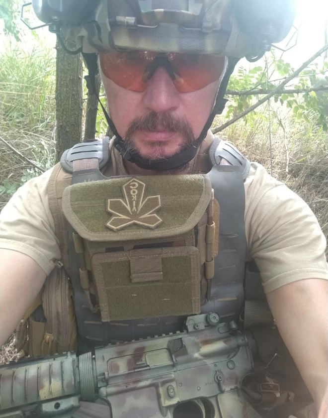 Три шоломи мого життя – книга, що поєднує хокей, війну і відновлення