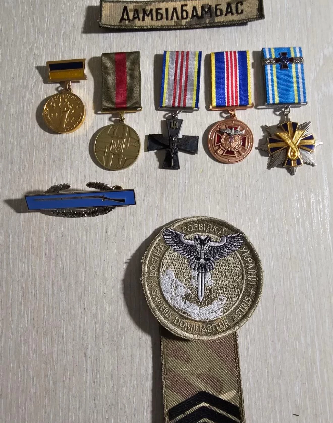 Три шоломи мого життя – книга, що поєднує хокей, війну і відновлення