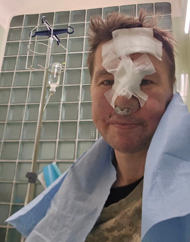 Три шоломи мого життя – книга, що поєднує хокей, війну і відновлення