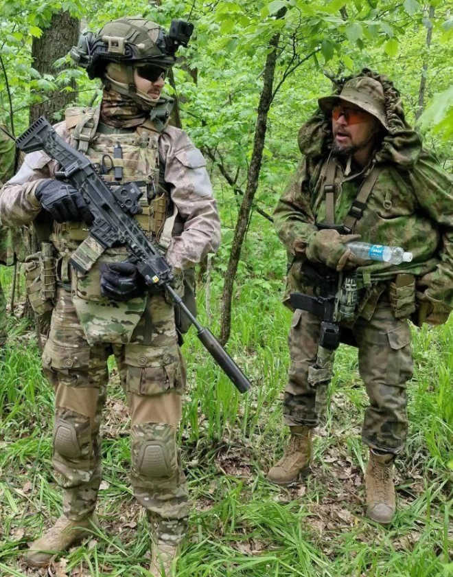 Три шоломи мого життя – книга, що поєднує хокей, війну і відновлення