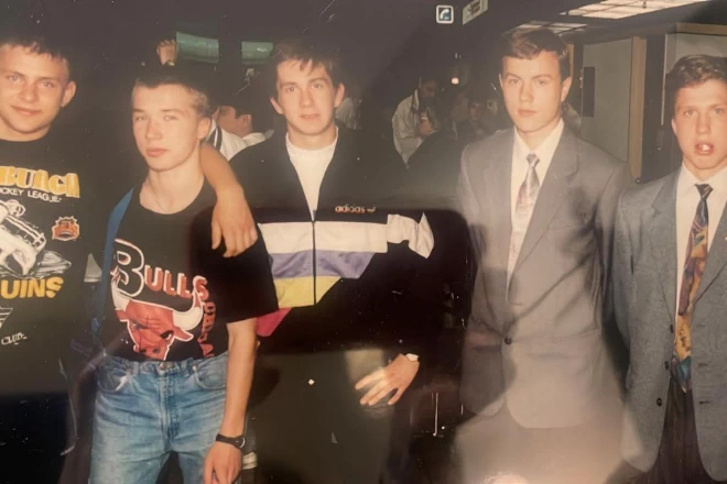 Три шоломи мого життя – книга, що поєднує хокей, війну і відновлення