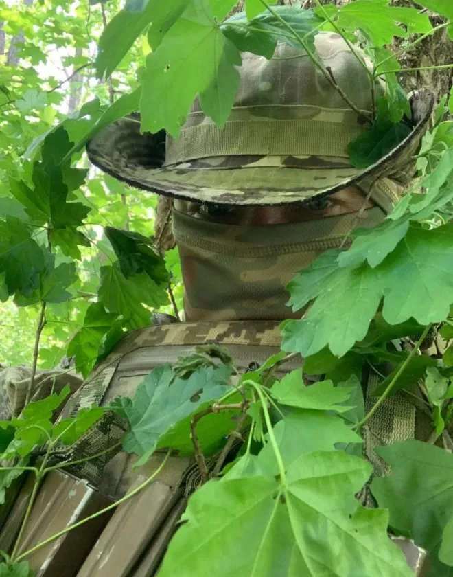 Три шоломи мого життя – книга, що поєднує хокей, війну і відновлення