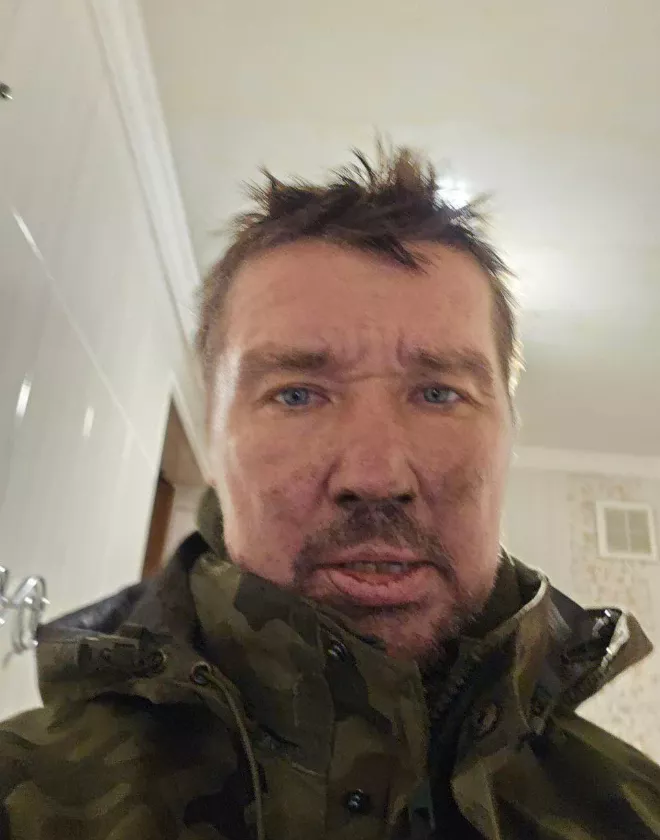 Три шоломи мого життя – книга, що поєднує хокей, війну і відновлення