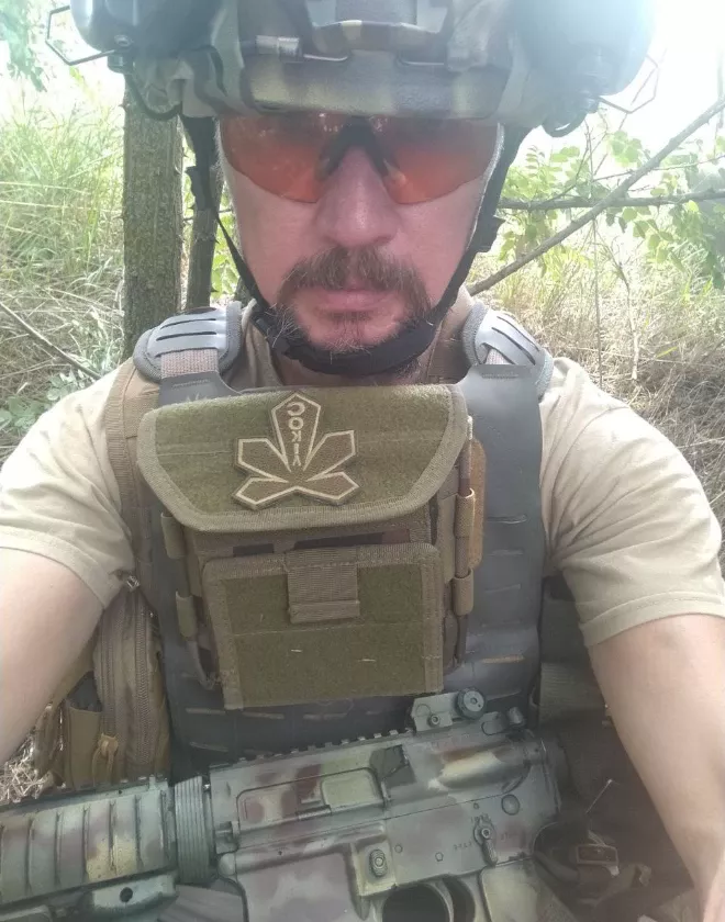 Три шоломи мого життя – книга, що поєднує хокей, війну і відновлення