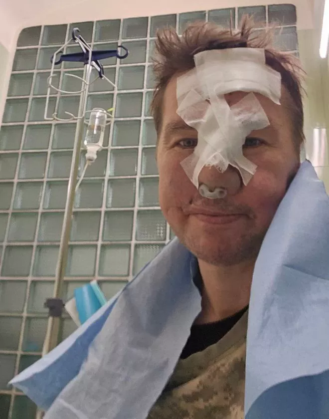 Три шоломи мого життя – книга, що поєднує хокей, війну і відновлення