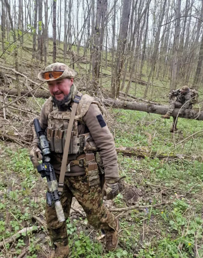 Три шоломи мого життя – книга, що поєднує хокей, війну і відновлення