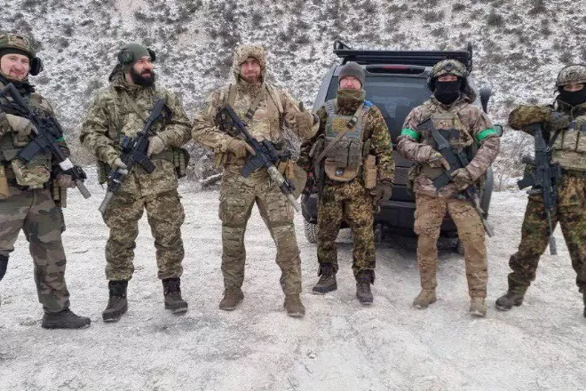 Три шоломи мого життя – книга, що поєднує хокей, війну і відновлення