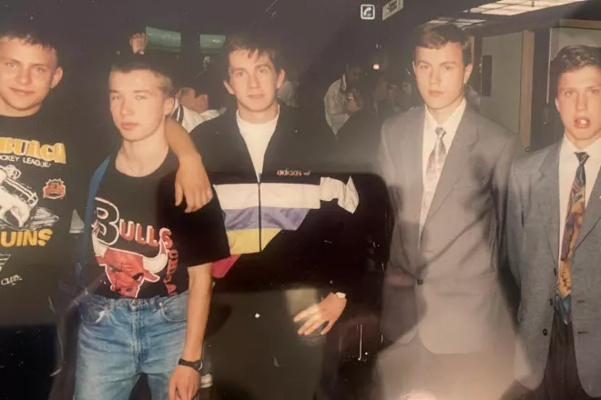 Три шоломи мого життя – книга, що поєднує хокей, війну і відновлення