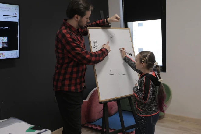 Підтримка українських дітей: безкоштовні заняття з творчості, лідерства та емоційної стійкості