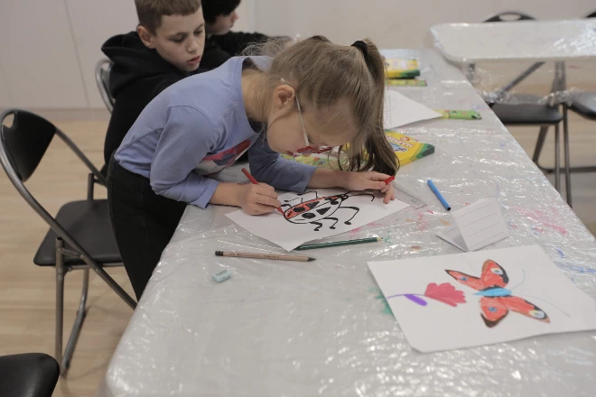 Підтримка українських дітей: безкоштовні заняття з творчості, лідерства та емоційної стійкості