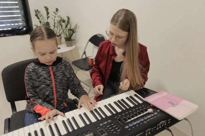 Підтримка українських дітей: безкоштовні заняття з творчості, лідерства та емоційної стійкості