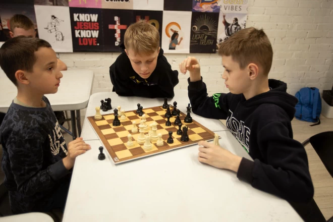 Підтримка українських дітей: безкоштовні заняття з творчості, лідерства та емоційної стійкості