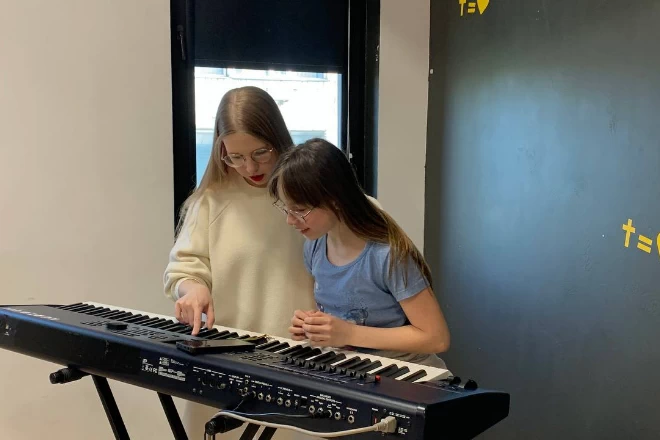 Підтримка українських дітей: безкоштовні заняття з творчості, лідерства та емоційної стійкості