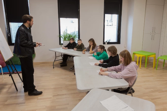 Підтримка українських дітей: безкоштовні заняття з творчості, лідерства та емоційної стійкості