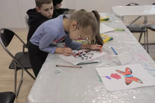 Підтримка українських дітей: безкоштовні заняття з творчості, лідерства та емоційної стійкості