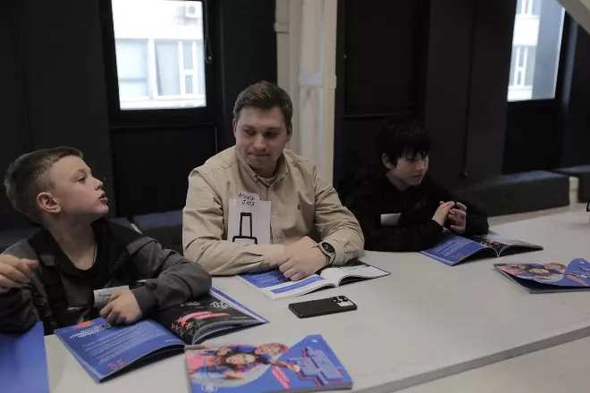 Підтримка українських дітей: безкоштовні заняття з творчості, лідерства та емоційної стійкості