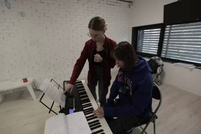 Підтримка українських дітей: безкоштовні заняття з творчості, лідерства та емоційної стійкості