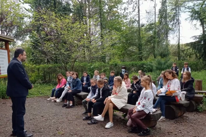 «Біблійські поеми»: Біблія у віршованій формі для морального та християнського виховання молоді